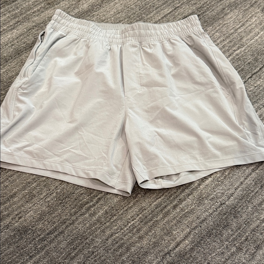 Men's Gray Lulu lemon Shorts with pockets